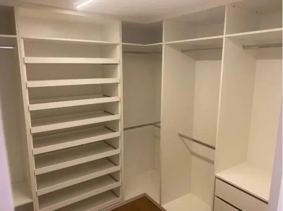 Imagem Apartamento Reformado de 3 Quartos Na SQS 212!