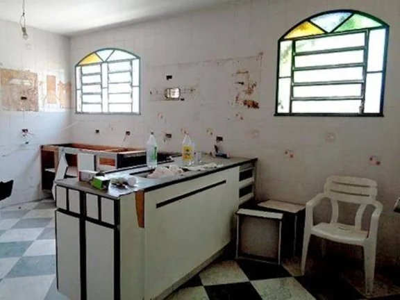 Imagem  CASA 3 QUARTOS C/ 278M² - VILA VALQUEIRE - RJ  Área(s): 282 m² de área terreno, 278 m² de área construída LEILÃO ÚNICO 12/01/2026 - VALOR INICIAL DE VENDA: R$ 483.000,00
