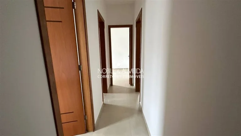Imagem Fino acabamento, piscina e 2 vagas de garagem privativas.