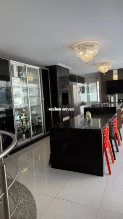 Imagem Cobertura Duplex á venda com 4 suítes, 4 vagas de garagem localizada no coração de Balneário Camboriú.