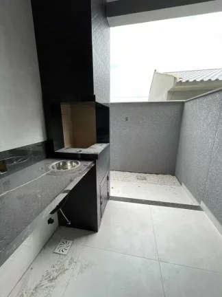Imagem Sobrado com 3 dormitórios e 2 vagas de garagem | Palhoça/SC
