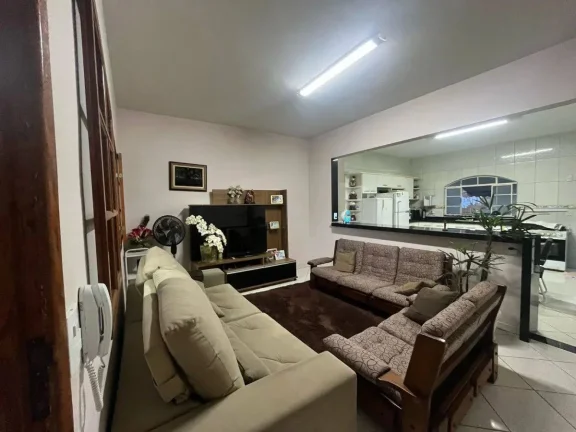 Imagem Ótima Oportunidade: Casa Espaçosa com 4 quartos no bairro Nova Suíça