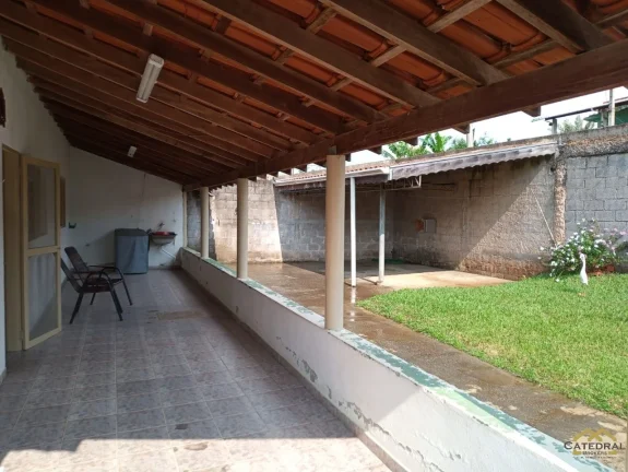 Imagem Chácara à venda com 2 quartos e terreno amplo em Jarinu/SP