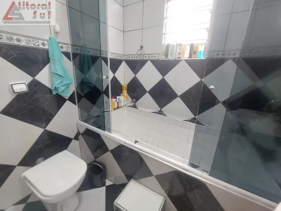 Imagem Imóvel Espaçoso e Aconchegante com 2 Quartos e 2 Vagas de Garagem em Ocian, Praia Grande-SP - Confira!