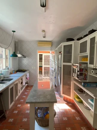 Imagem Casa de condomínio à venda na praia do Lázaro em Ubatuba!