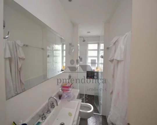 Imagem Lindíssimo apartamento, totalmente reformado, moderno, espaçoso, living para dois ambientes, varan...