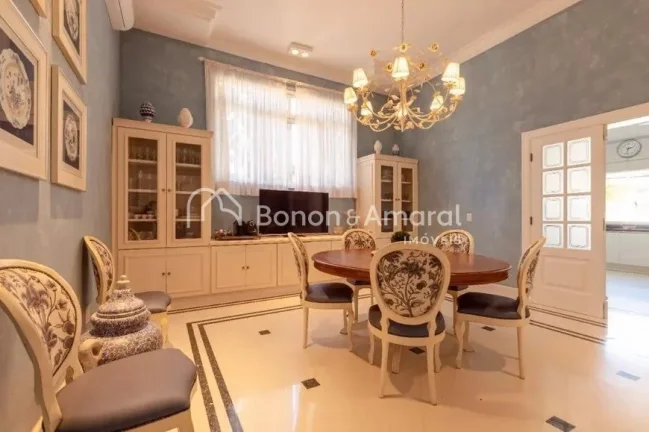 Imagem Exuberante casa no Alphaville Campinas, planejada e decorada em estilo Luiz XV com muita elegância....