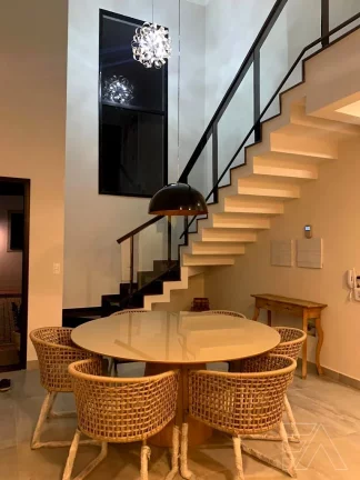 Imagem ITAPETINGA. CONDOMÍNIO FECHADO. CASA NOVA TOTALMENTE MOBILIADA.