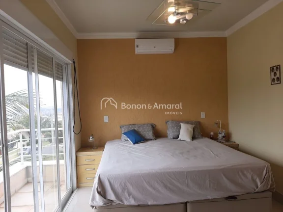 Imagem Linda e aconchegante casa com 3 suítes (2 com terraço), 5 banheiros, hall de entrada, sala de esta...