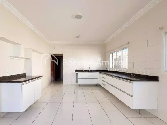 Imagem Sofisticada casa à venda no Alphaville Campinas. A residência possui uma área construída de 460 ...