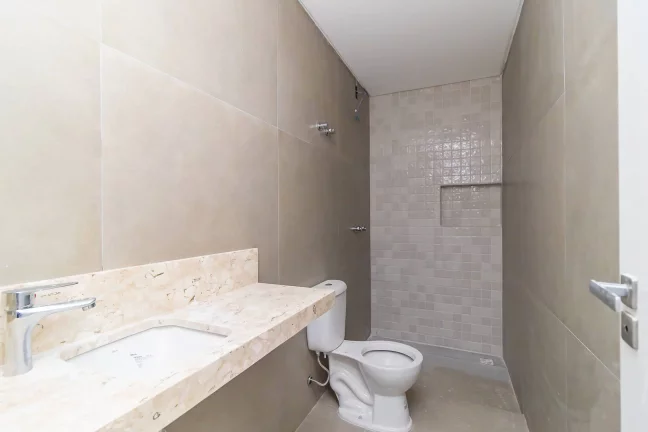 Imagem Sobrado 01 Novo no Xaxim de frente para Rua - R$634 MIL