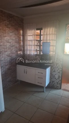Imagem Com 266m² de área construída, este imóvel conta com uma série de características que vão te e...