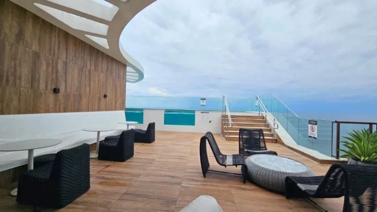 Imagem A 5ª Avenida Imóveis selecionou esse exclusivo Apt. no cobiçado NAU BARRA, planta MALDIVAS 2/4 suite 66,34m² varandão: porteira fechada e vista mar