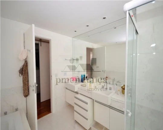 Imagem Apartamento com amplo living para 03 ambientes com piso todo em mármore, terraço, lavabo, 04 suít...