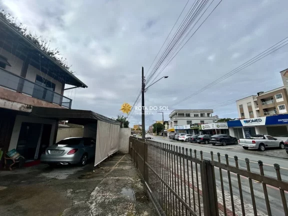 Imagem Terreno de quadra com 2 casas à venda Bombas Bombinhas SC