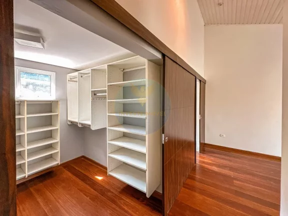 Imagem Casa em Condomínio a Venda no bairro Granja Viana - Carapicuíba, SP