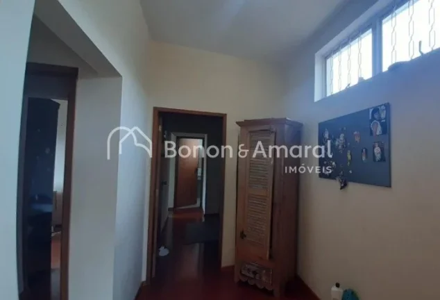Imagem Localizada no charmoso condomínio Mirante do Lenheiro, esta ampla e aconchegante casa oferece o equ...