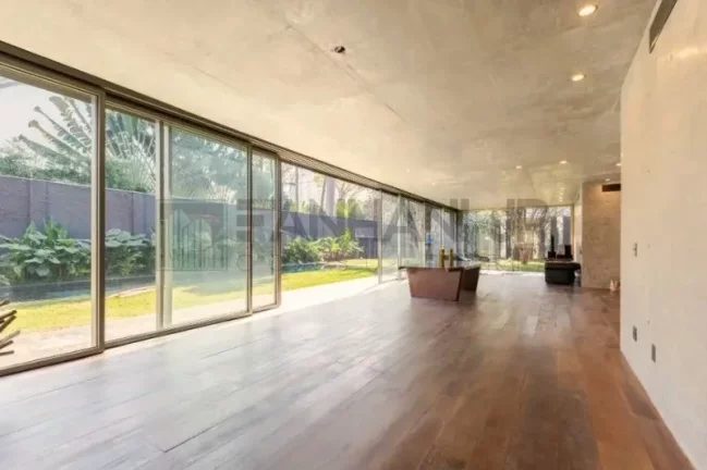 Imagem Oportunidade única: Casa de Alto Padrão no Jardim Europa, São Paulo-SP, com 4 quartos, 4 suítes e 8 vagas de garagem!