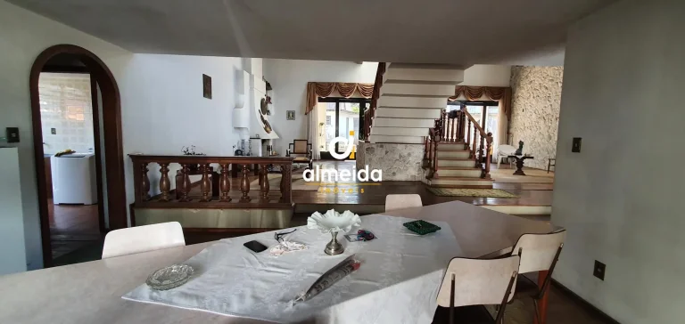 Imagem Casa 4 dormitórios à venda Centro Santa Maria/RS