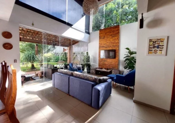 Imagem Sobrado Fantástico 4 Dormitórios, 2 Suítes, sendo uma Master com Closet, hidromassagem e Sacada G, Piscina em Interlagos, Próximo ao Autódromo