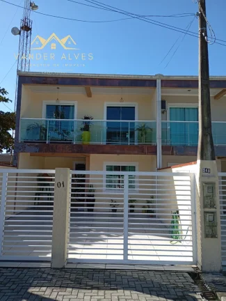 Imperdível oportunidade de adquirir sua casa dos sonhos em Pontal do Paraná-PR, Balneário Praia de Shangrilá! 3 quartos, 1 suíte, 2 salas, 2 vagas de garagem, 300,00 m² de área.
