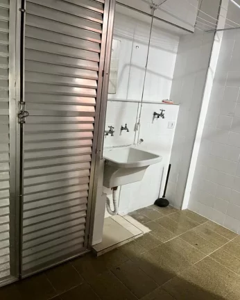 Imagem Vendo Sobrado em Condomínio Fechado 5 dormitórios