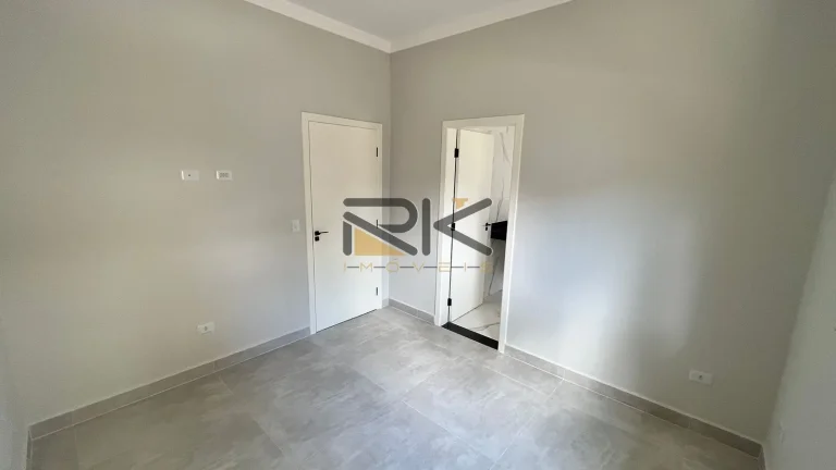 Imagem CASA EM CONDOMINIO FECHADO COM 4 DORMITÓRIOS SENDO 4 SUÍTES,2 VAGAS DE GARAGEM,VARANDA GOURMET COM CHURRASQUEIRA E PISCINA.