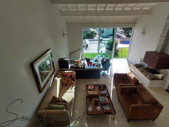 Imagem Imponente Casa em Condomínio à Venda em Vinhedo-SP 3 Quartos, 3 Suítes, 3 Salas, 5 Banheiros, 5 Vagas, 450m² Imagem Imponente Casa em Condomínio à Venda em Vinhedo-SP 3 Quartos, 3 Suítes, 3 Salas, 5 Banheiros, 5 Vagas, 450m²