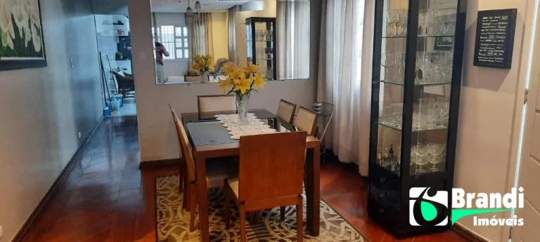 Imagem Ótimo sobrado e localização!3 dormitórios com suíte e closet.