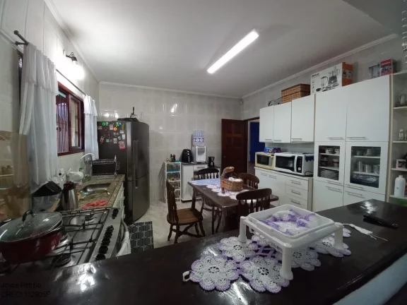 Imagem Casa 3 dormitórios e piscina, disponível para locação em Peruíbe.