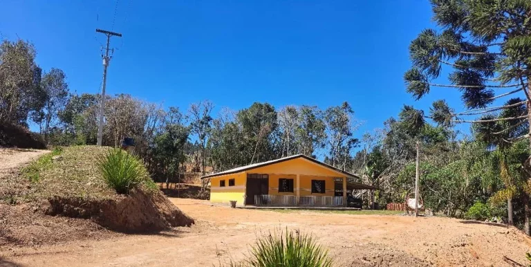Imagem Chácara com 6500m² em Agudos do Sul - Estuda Permuta - R$495 mil