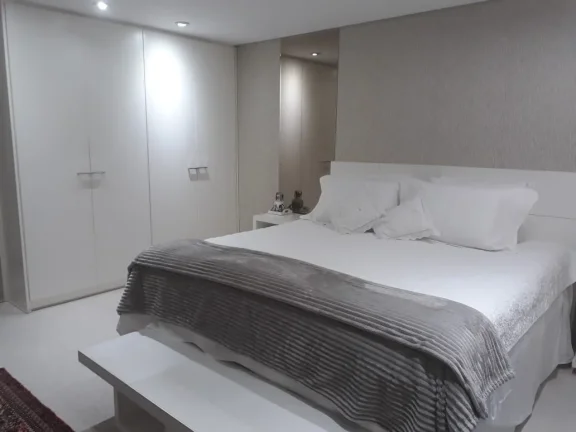 Imagem Apartamento 250 M², 3 Quartos, 3 Suítes, 5 Banheiros, 4 Vagas, Varanda, Lavabo, Piscina, Academia, Brinquedoteca, Quadra, Playground, Brinquedoteca.
