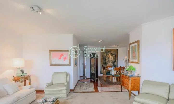 Imagem Cobertura super espaçosa com 432m2, 5 dormitórios ( 2 suítes ) e 4 vagas na garagem. No primeiro ...