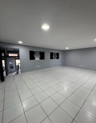 Imagem Salão Comercial para Locação em Sorocaba-SP, Bairro Jardim Piazza Di Roma: 1 Sala, 3 Banheiros, 5 Vagas de Garagem, 290m².