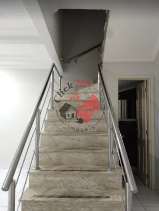 Imagem Sobrado 4 dormitórios espaçosos sendo 2 suítes e uma delas com sacada e closet, 2 vagas , bairro Boqueirão, Praia Grande