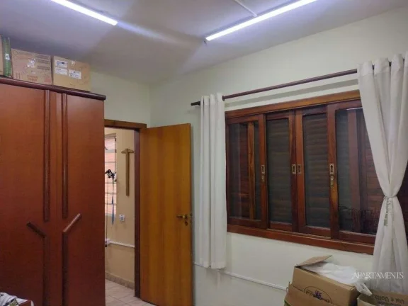 Imagem Casa com 250m2 com 2 vagas , edícula , quintal enorme e lavanderia