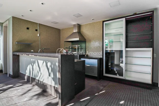 Imagem Localizada em um condomínio de alto padrão, esta casa em estilo sobrado oferece conforto, privacid...