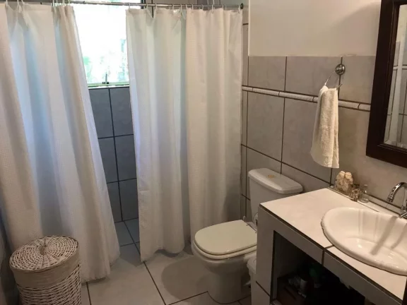Imagem Imóvel à Venda na Praia do Rosa: Casa com Vista para o Vale, 4 Quartos, 770m² de Terreno!
