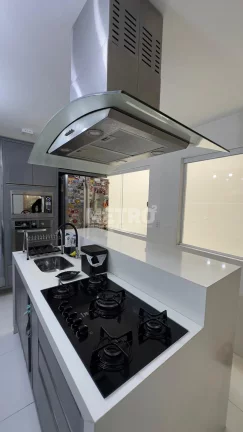 Imagem Casa, Bairro - Dom Tomaz 3 quartos sendo dois suítes, uma com closet e banheira
