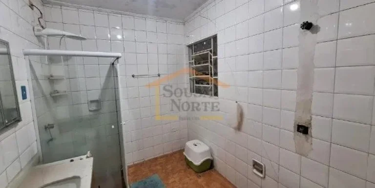 Imagem Terreno, 345 m² de área total, 10 metros de frente. Conta com uma casa térrea construída, 3 dorm...