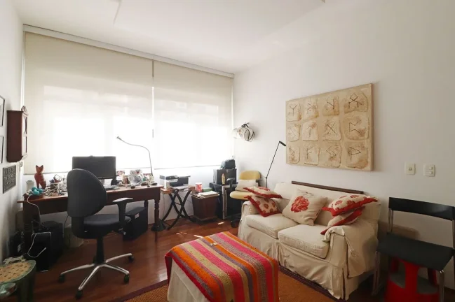 Imagem Apartamento 236 M², 1 por andar, hall fechado, 2Q, 2 Suítes, 3 banheiros, 2 vagas, ar split, lareira, próximo ao metrô, janela antirruído.