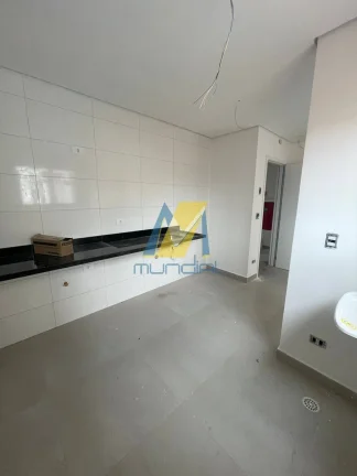 Imagem Apartamento com 2 dormitórios (1 suíte), sacada, elevador, 1 vaga. Novo