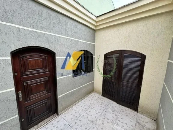 Imagem Sobrado à Venda com 264m², 4 dormitórios, 1 suíte, 2 salas e 2 vagas!!!