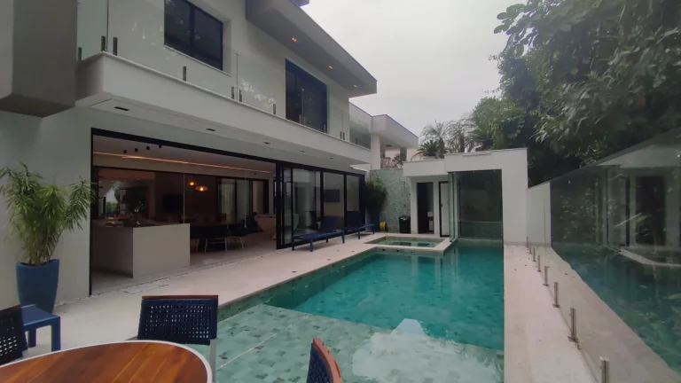Imagem Casa de Luxo à Venda em Riviera de São Lourenço Módulo 24 - 5 Quartos, 5 Suítes, 3 Salas, 4 Vagas de Garagem