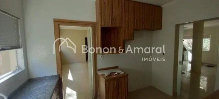 Imagem Linda casa à venda com design moderno no Jardim Botânico; suas acomodações contam com living de ...