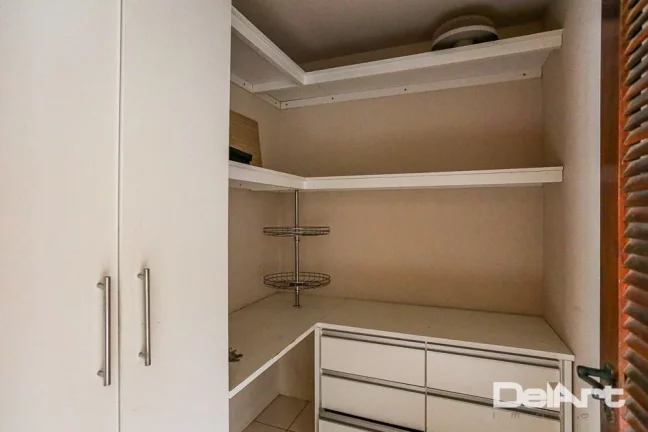 Imagem Residência térrea - Estilo Clássico - (400m2 de construção aproximadamente) - com piscina - 750m2 de terreno - Bairro Bom Jesus