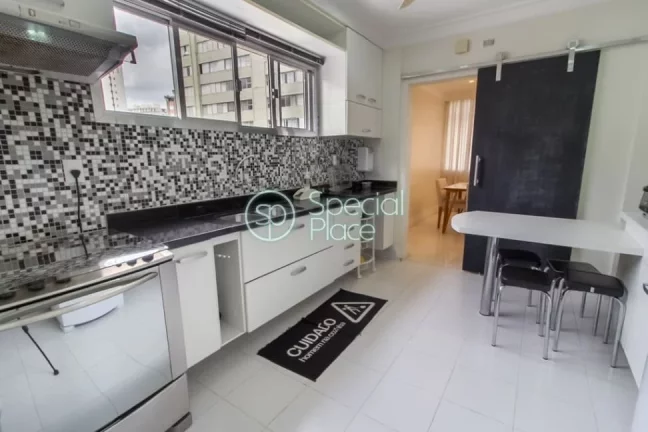 Imagem Linda reforma em apartamento na Alameda Barros. São 213m2 de área privativa, 3 dormitórios ( 1 su...