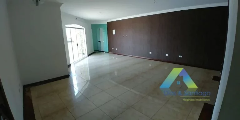 Imagem SANTO ANDRÉ Sobrado 350M², 3 suítes, espaço gourmet, 5 vagas com ótima localização e valor !!!