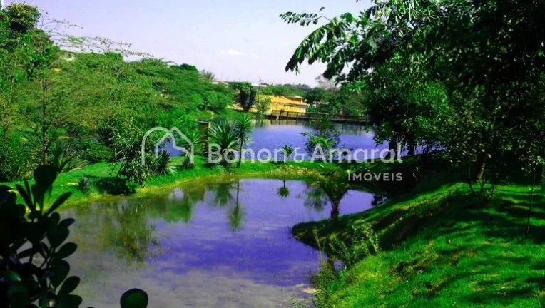 Imagem Destaques do Imóvel:

São 3 Suítes com Ar-Condicionado e Mobiliário Planejado: Suíte master com...