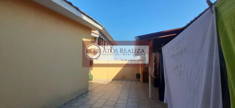 Imagem Vendo lindo assobradada em Jordanópolis região da Cidade Dutra. Vendo Assobradada de 255m² sendo 3 dormitórios, cozinha, quintal nos fundos com com forno de pizza e Churrasqueira e quarto e banheiro, quintal na frente, mais um cômodo, 2 vagas cobertas, co